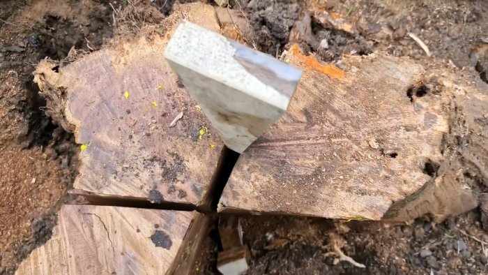 Как удалить большой пень при помощи клина просто