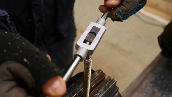 Как из остатков доски сделать удобный прижим