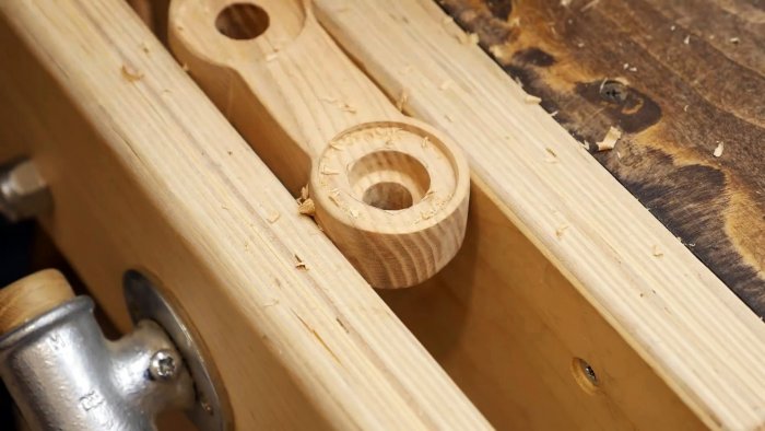 Как из остатков доски сделать удобный прижим