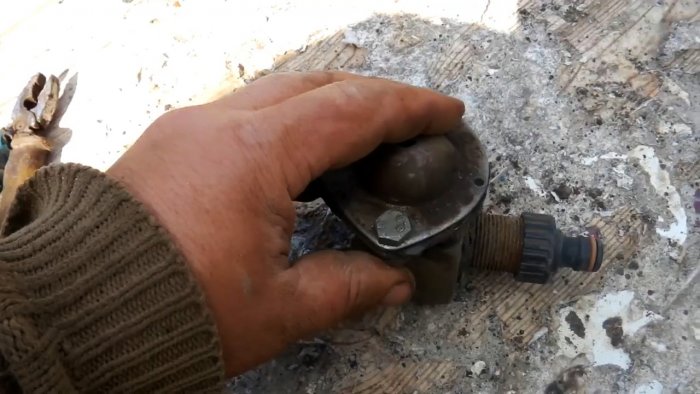 Как из шаровой опоры сделать безотказный дождеватель для полива