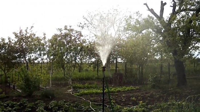 Как из шаровой опоры сделать безотказный дождеватель для полива