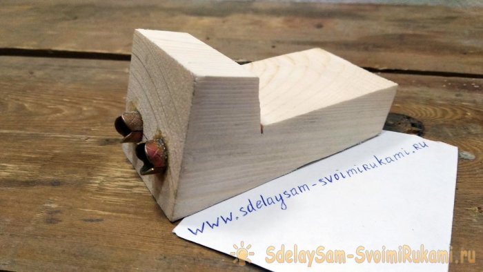 Полезное приспособление из двух анкерных болтов