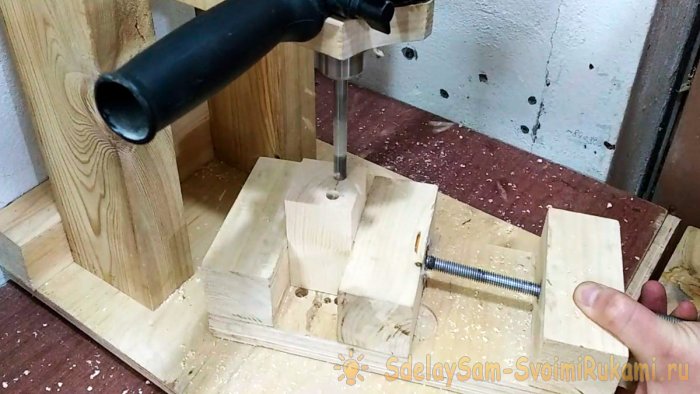 Полезное приспособление из двух анкерных болтов