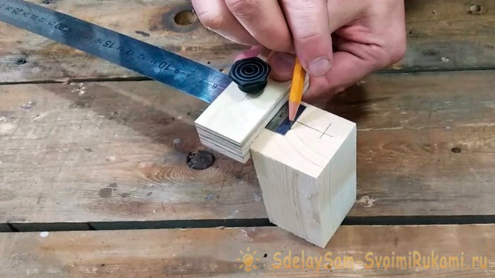 Полезное приспособление из двух анкерных болтов