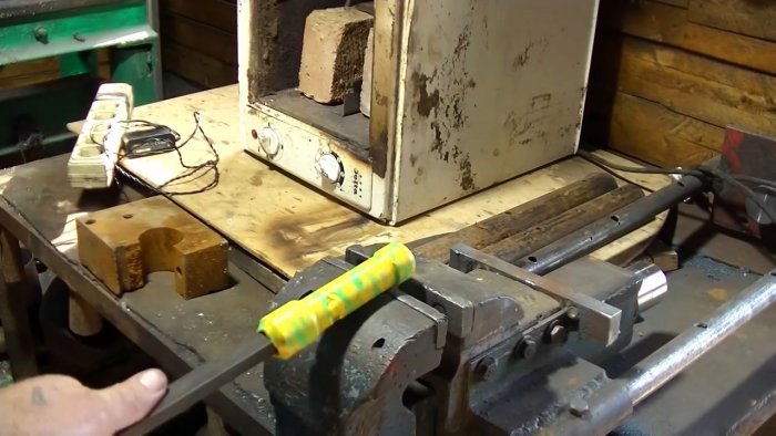 Как из пластиковой канистры сделать рукоять для инструмента