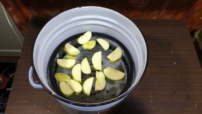 Как из дырявой кастрюли сделать сушилку для овощей и фруктов