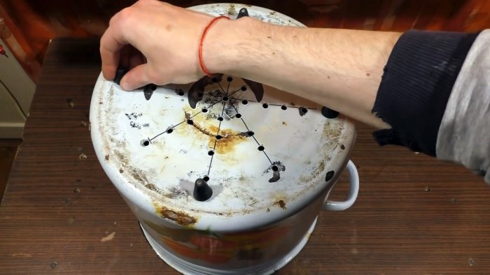 Как из дырявой кастрюли сделать сушилку для овощей и фруктов