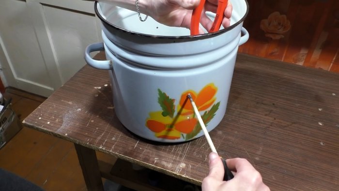 Как из дырявой кастрюли сделать сушилку для овощей и фруктов