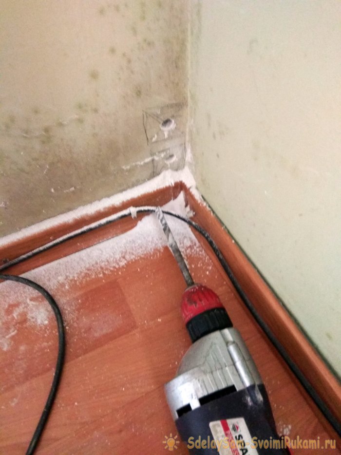 Как правильно просверлить отверстия в стене под трубы
