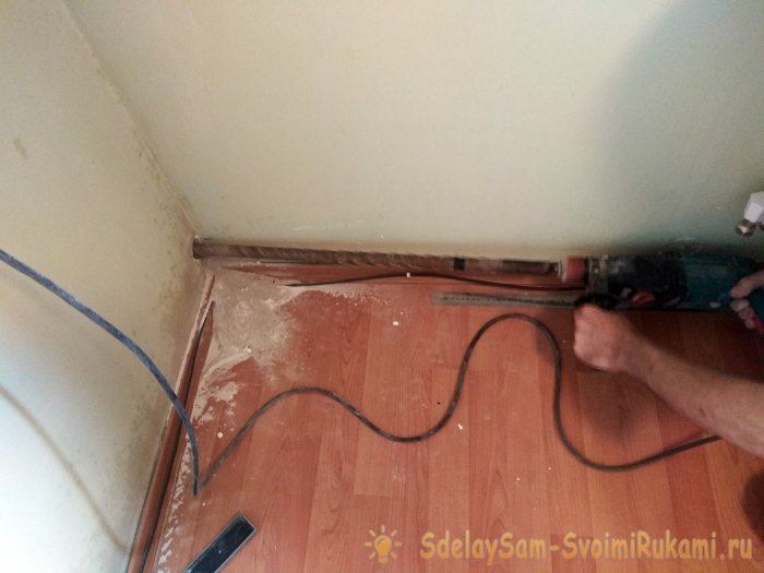 Как правильно просверлить отверстия в стене под трубы