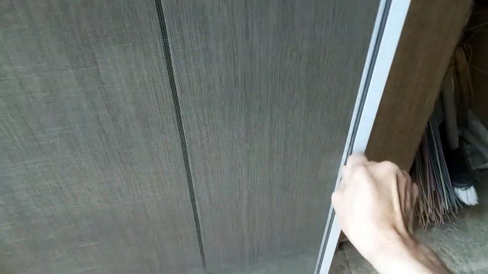 Как и чем заменить сломанные ручки на москитной сетке быстро и просто