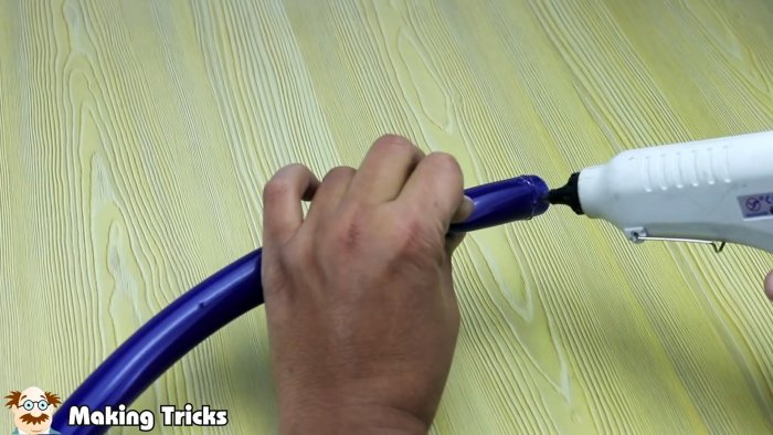 Как сделать бесплатный разбрызгиватель на садовый шланг