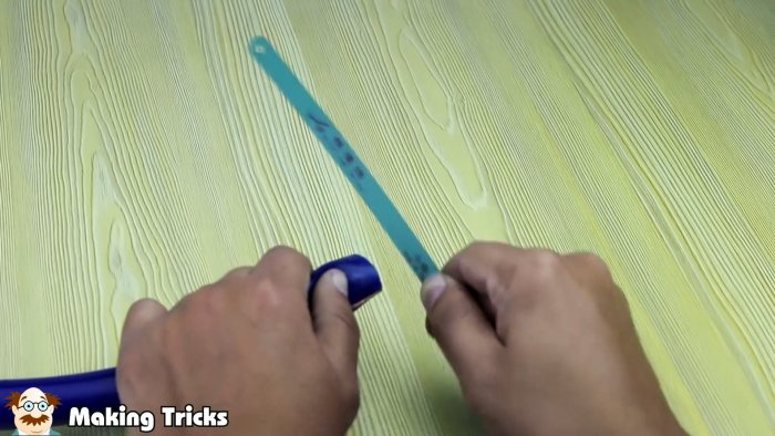 Как сделать бесплатный разбрызгиватель на садовый шланг