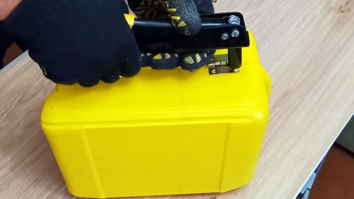 Как из канистры сделать удобный кейс для инструмента