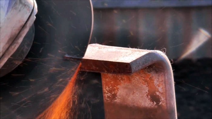 Как из рессоры сделать простой и эффективный финский колун