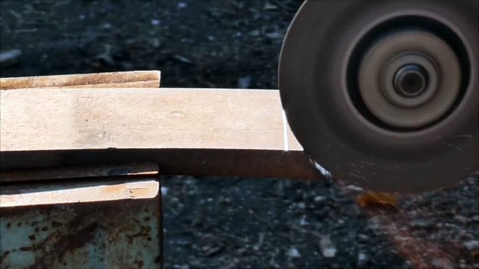 Как из рессоры сделать простой и эффективный финский колун