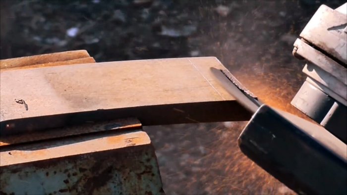 Как из рессоры сделать простой и эффективный финский колун