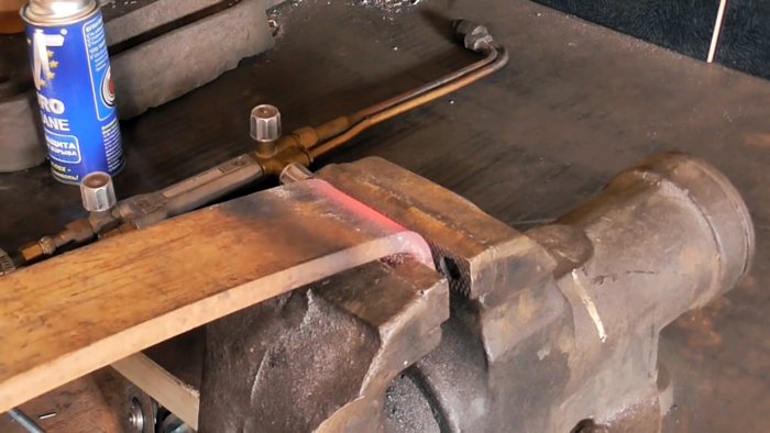 Как из рессоры сделать простой и эффективный финский колун