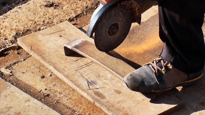 Как из рессоры сделать простой и эффективный финский колун