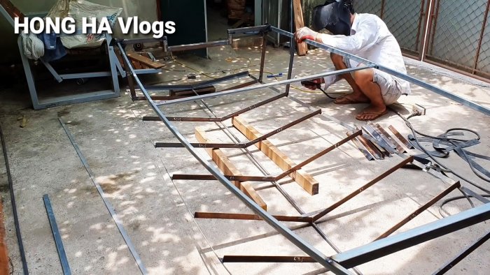 Как сделать большую лодку из пластиковых бочек