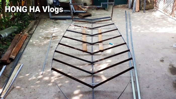 Как сделать большую лодку из пластиковых бочек