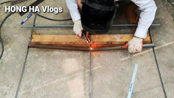 Как сделать большую лодку из пластиковых бочек