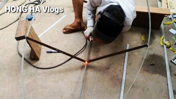 Как сделать большую лодку из пластиковых бочек