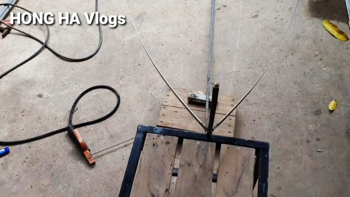 Как сделать большую лодку из пластиковых бочек