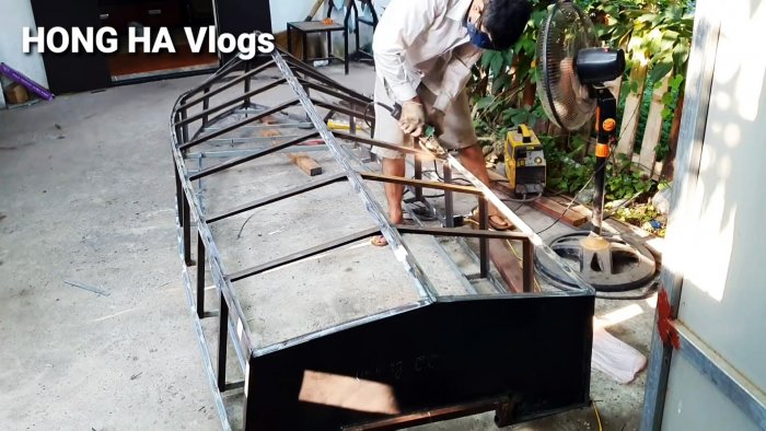 Как сделать большую лодку из пластиковых бочек