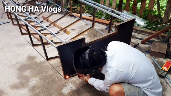 Как сделать большую лодку из пластиковых бочек