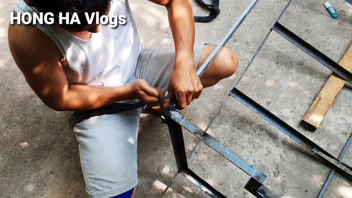 Как сделать большую лодку из пластиковых бочек