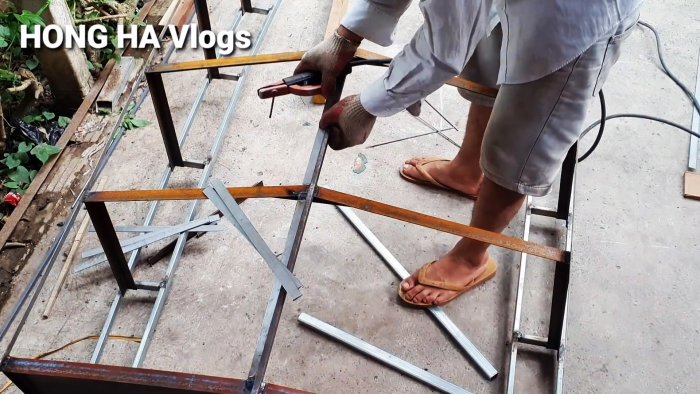 Как сделать большую лодку из пластиковых бочек