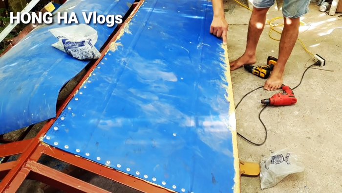 Как сделать большую лодку из пластиковых бочек