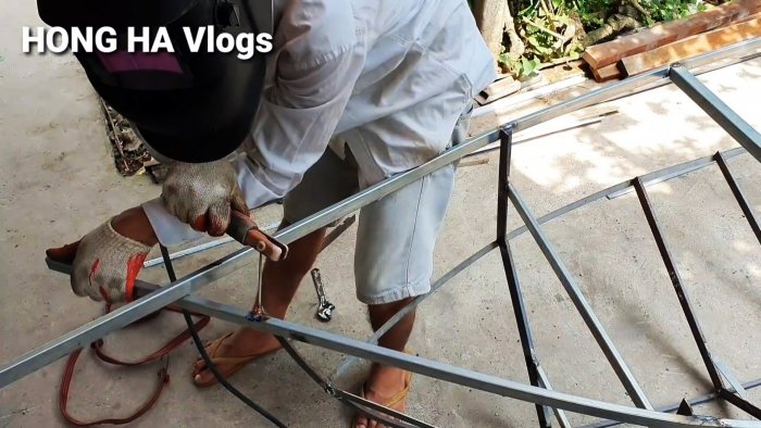 Как сделать большую лодку из пластиковых бочек