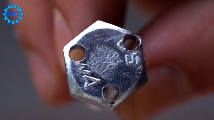 3 полезные самоделки из болта и гайки