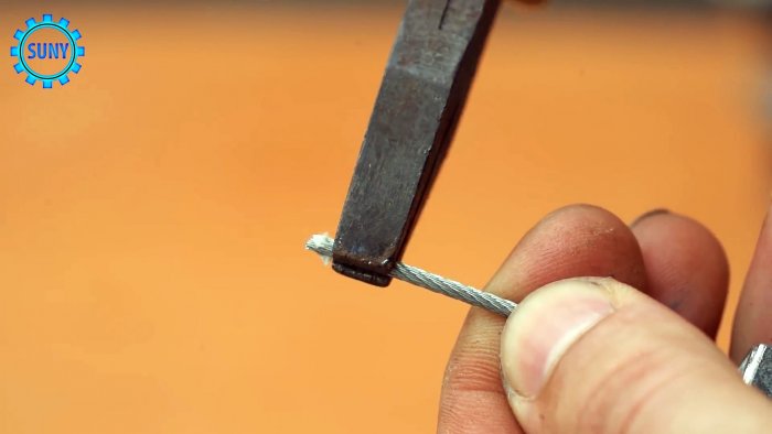 3 полезные самоделки из болта и гайки