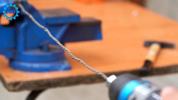 3 полезные самоделки из болта и гайки