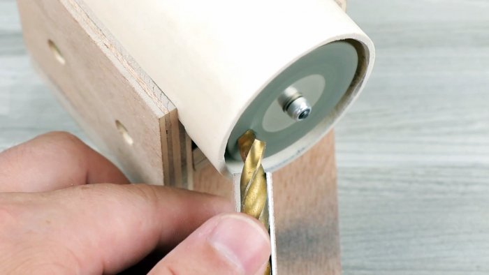 Сделайте этот станок и забудьте о тупых сверлах навсегда