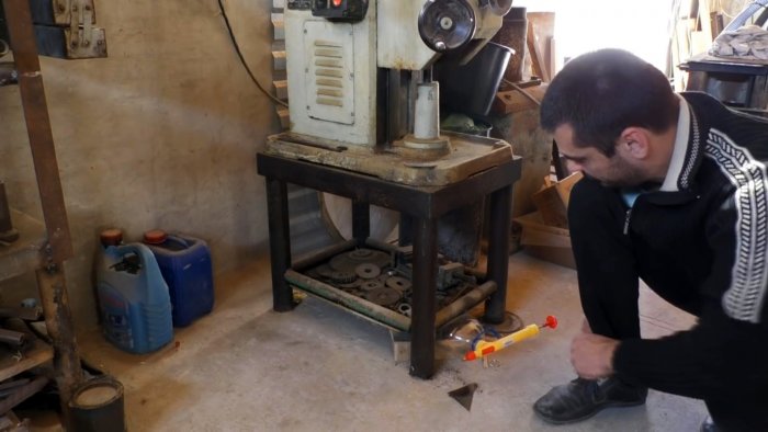 Сделаем домкрат из ПЭТ бутылки который станет незаменимым помощником в быту