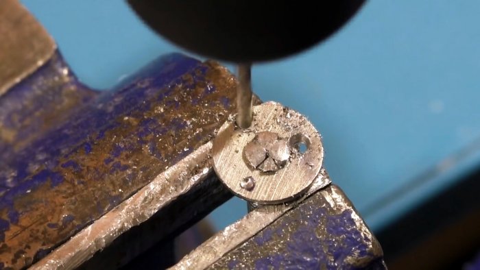 Как из куска ПВХ трубы сделать монтажный пистолет