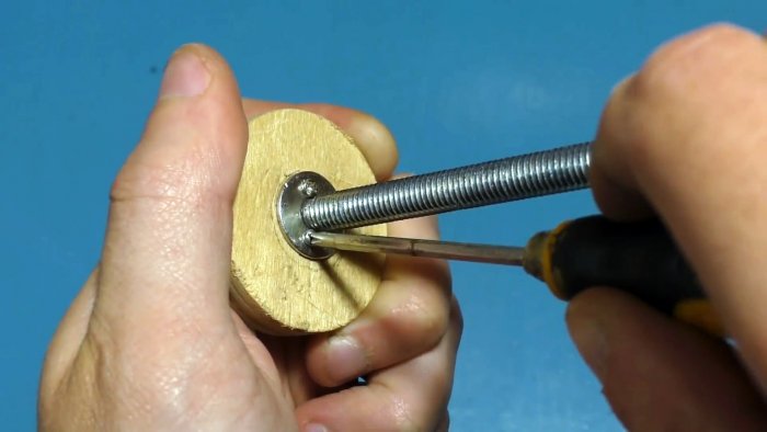 Как из куска ПВХ трубы сделать монтажный пистолет