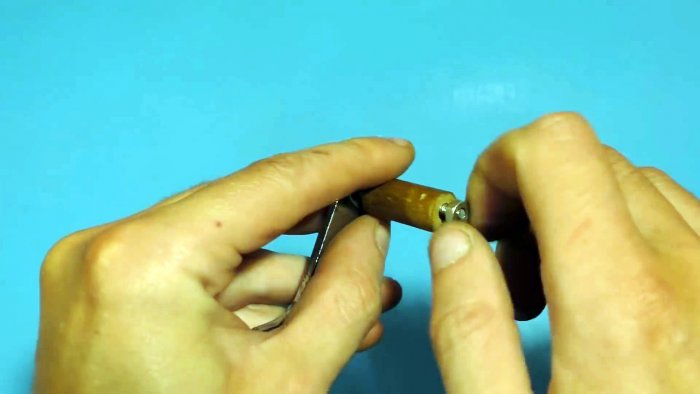 Как из куска ПВХ трубы сделать монтажный пистолет