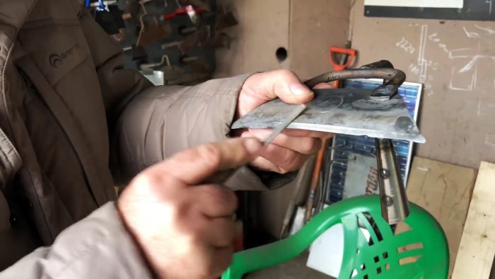 Как закалить и заточить тяпку до острия бриты и забыть про ее дальнейшую заточку