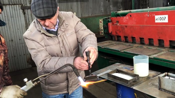 Как закалить и заточить тяпку до острия бриты и забыть про ее дальнейшую заточку