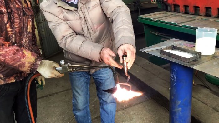 Как закалить и заточить тяпку до острия бриты и забыть про ее дальнейшую заточку