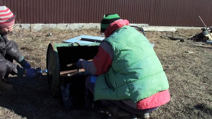 Как из бочки сделать копеечную бетономешалку