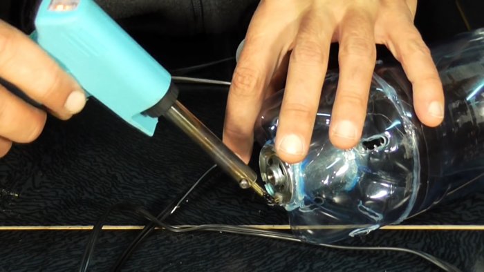 Как из пластиковых бутылок сделать мощный пылесос 12 В