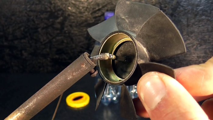 Как из пластиковых бутылок сделать мощный пылесос 12 В