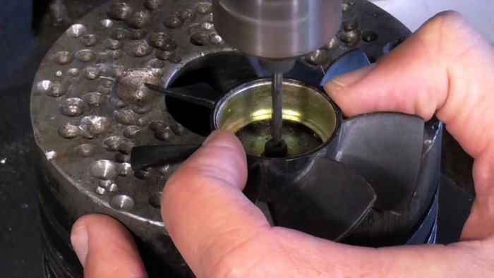 Как из пластиковых бутылок сделать мощный пылесос 12 В