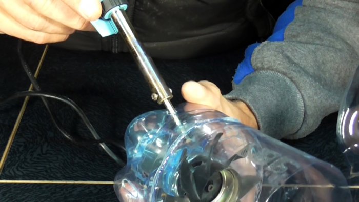 Как из пластиковых бутылок сделать мощный пылесос 12 В